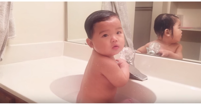 Baby Priceless Reaction to Bathtub Fart